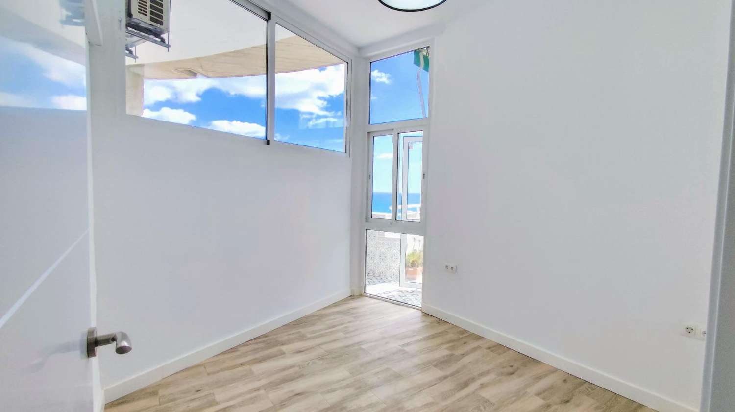 Impresionante Ático Reformado en el Corazón de Torremolinos