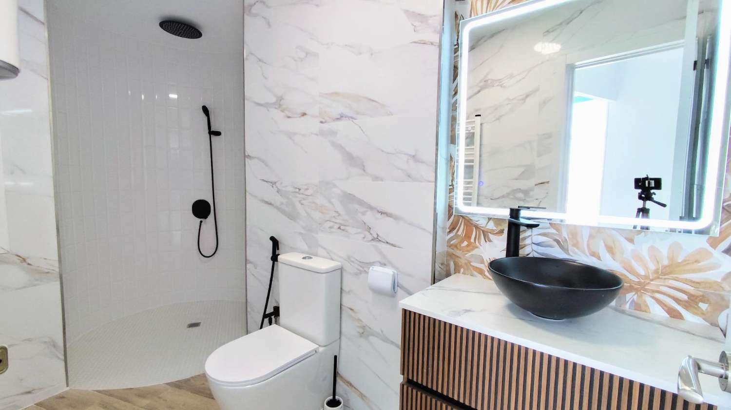 Impresionante Ático Reformado en el Corazón de Torremolinos