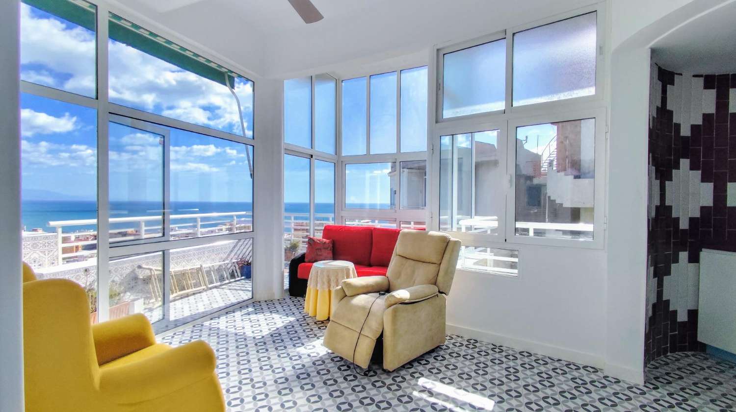 Impresionante Ático Reformado en el Corazón de Torremolinos