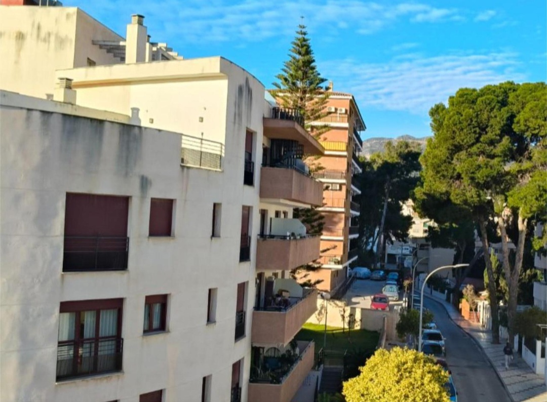 EXCLUSIVO PISO CON VISTAS AL MAR EN LOMA DE LOS RISCOS TORREMOLINOS