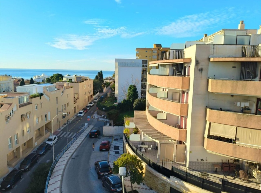 EXCLUSIVO PISO CON VISTAS AL MAR EN LOMA DE LOS RISCOS TORREMOLINOS
