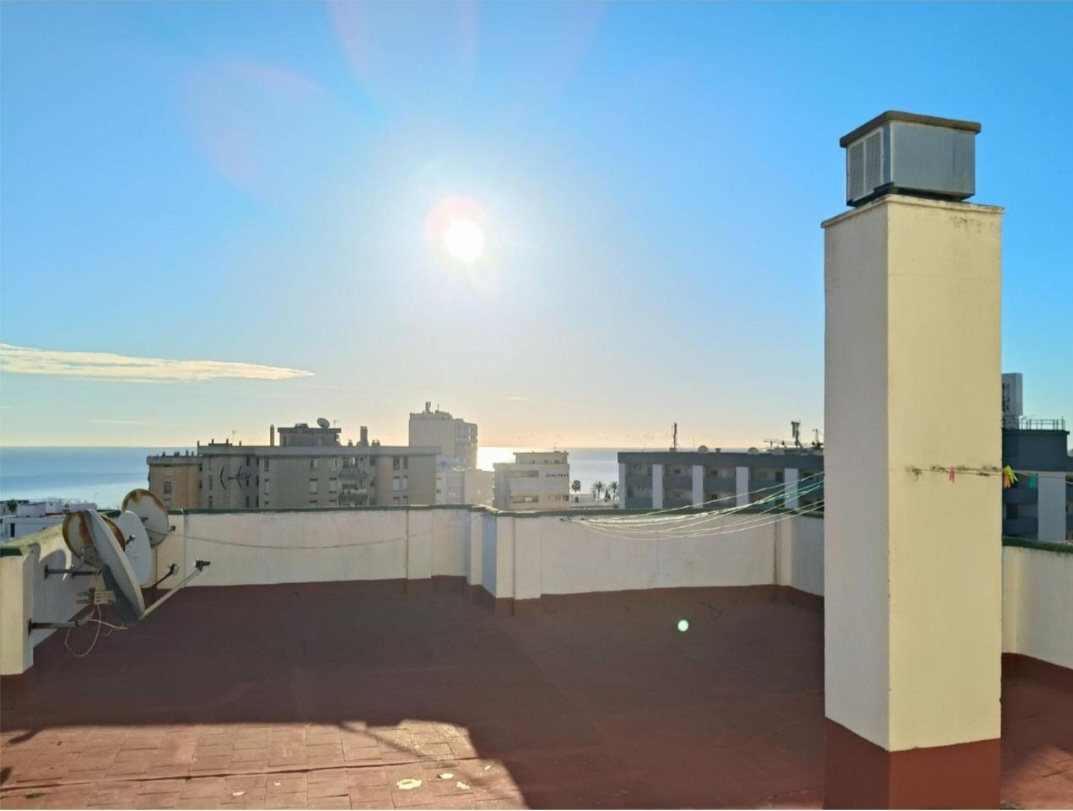 EXCLUSIVO PISO CON VISTAS AL MAR EN LOMA DE LOS RISCOS TORREMOLINOS