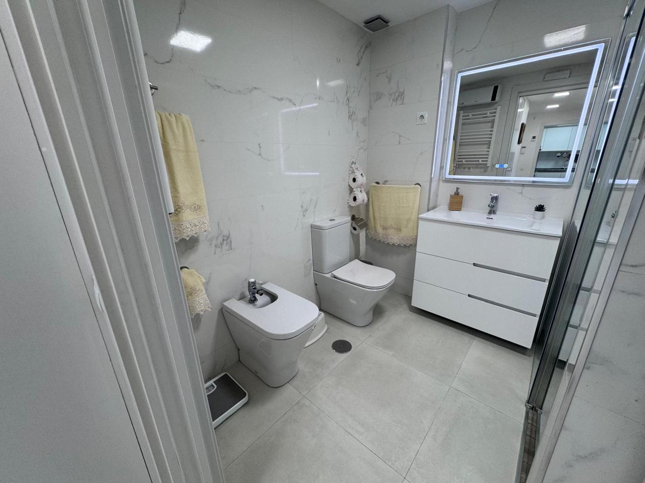 PISO ACTUAL Y REFORMADO EN EL CORAZÓN DE TORREMOLINOS