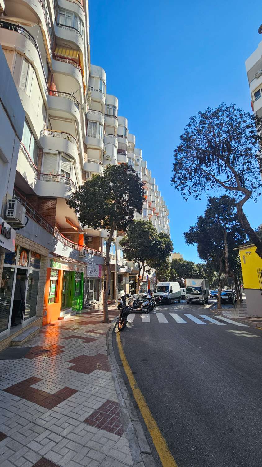 Apartamento con múltiples posibilidades en Torremolinos – Vistas al mar y a la montaña