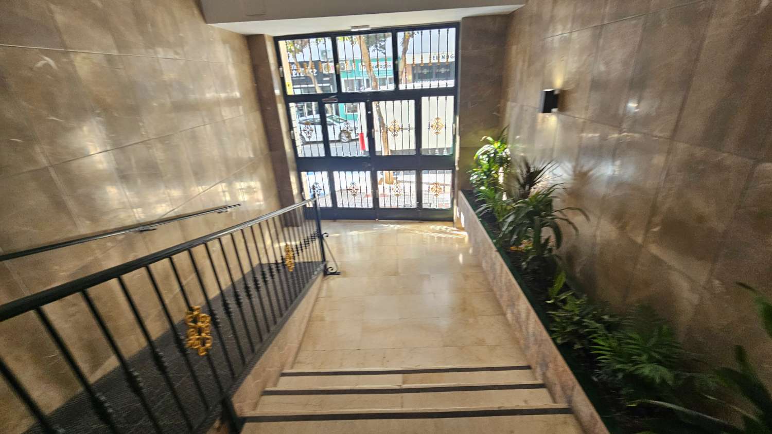 Apartamento con múltiples posibilidades en Torremolinos – Vistas al mar y a la montaña