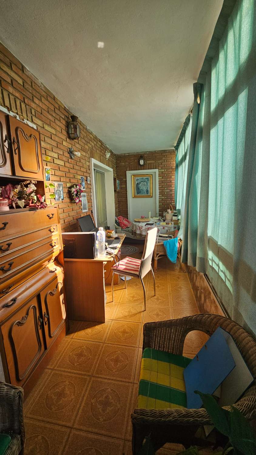 Apartamento con múltiples posibilidades en Torremolinos – Vistas al mar y a la montaña