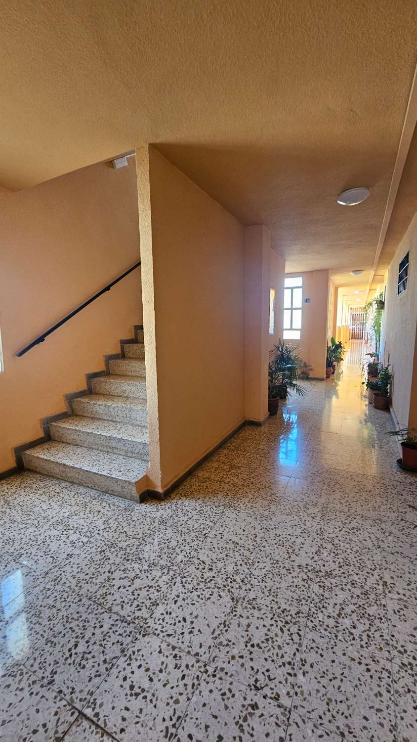 Apartamento con múltiples posibilidades en Torremolinos – Vistas al mar y a la montaña