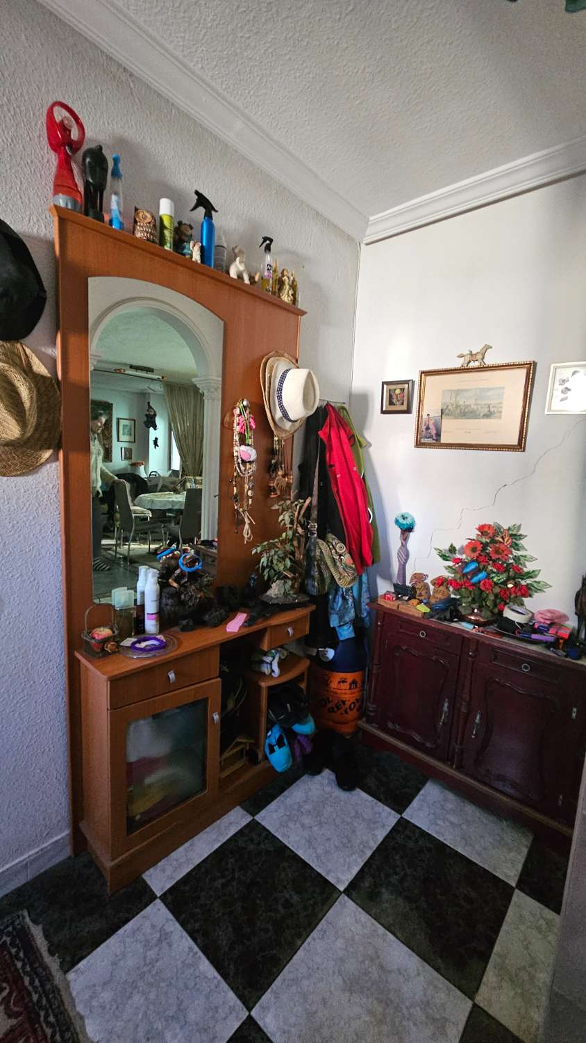 Apartamento con múltiples posibilidades en Torremolinos – Vistas al mar y a la montaña