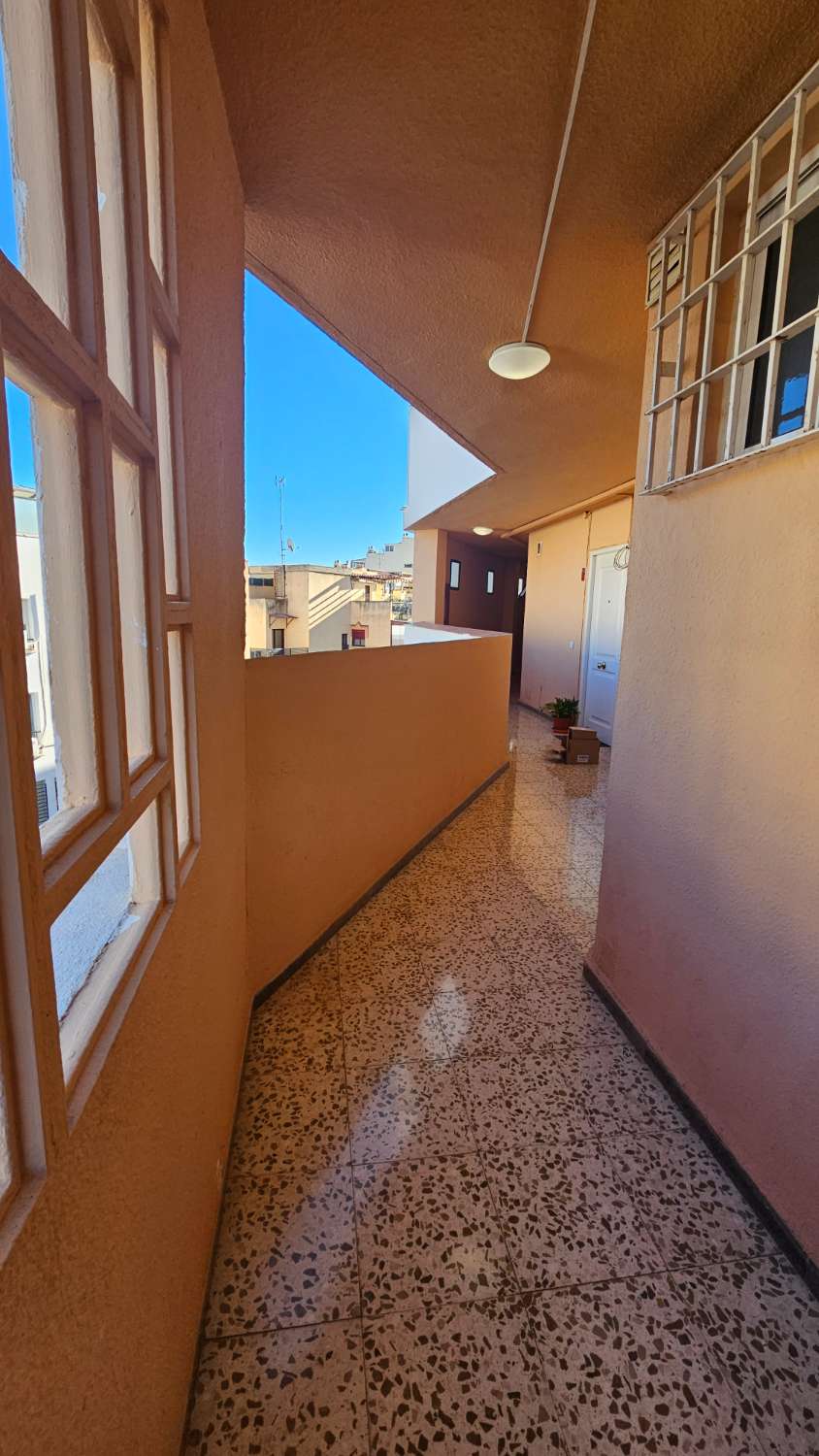 Apartamento con múltiples posibilidades en Torremolinos – Vistas al mar y a la montaña