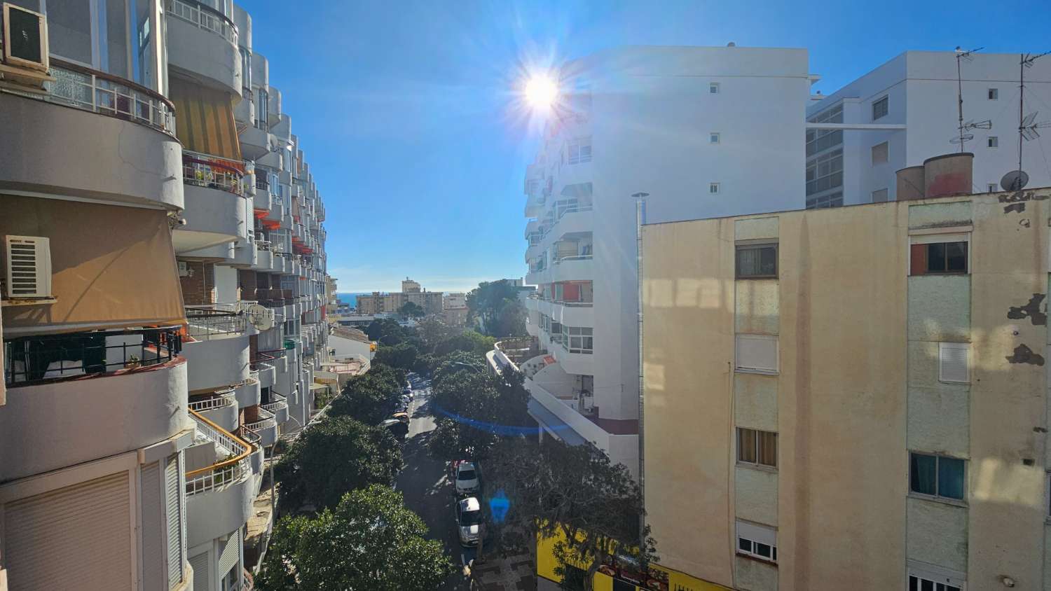 Apartamento con múltiples posibilidades en Torremolinos – Vistas al mar y a la montaña