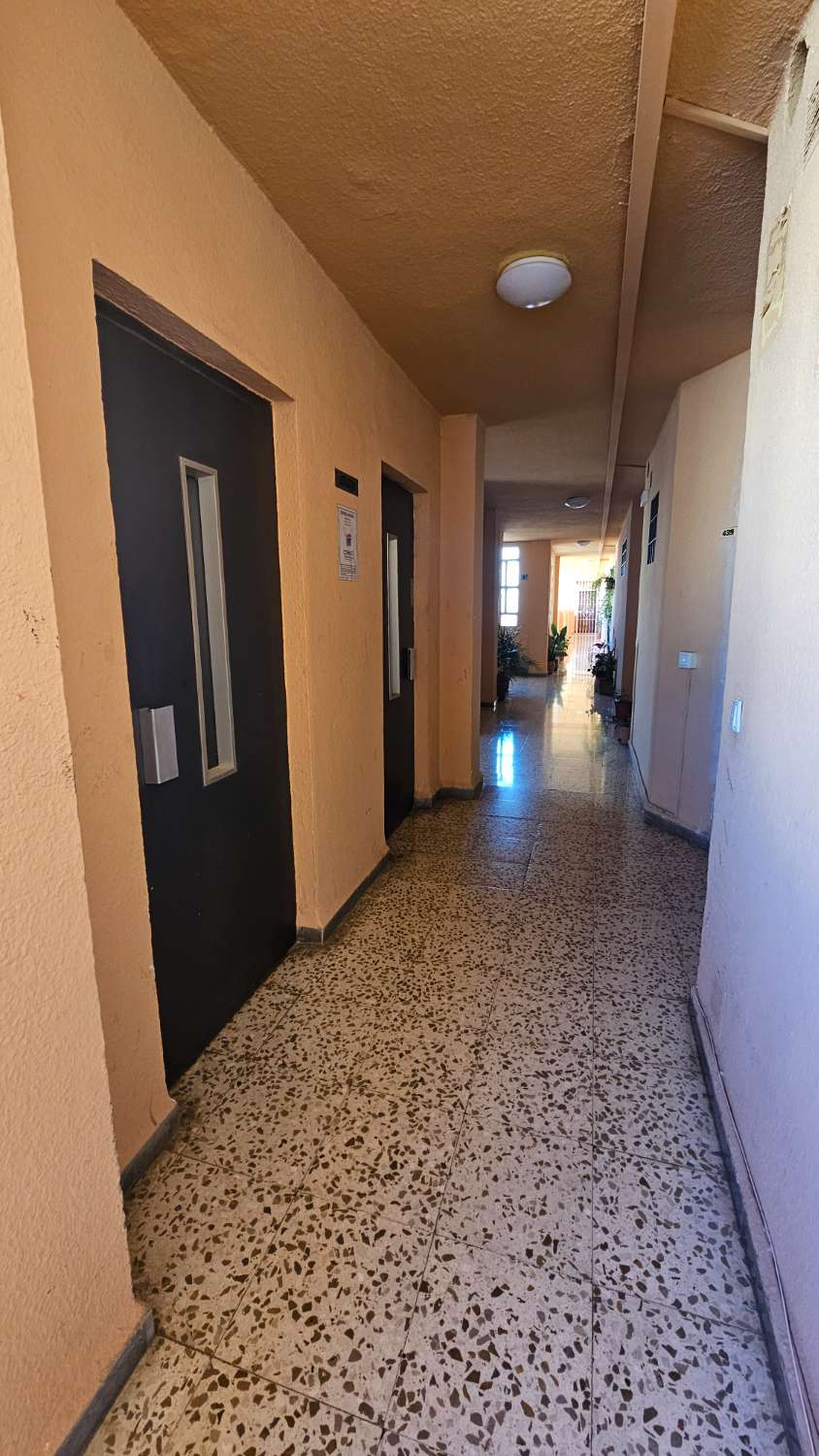 Apartamento con múltiples posibilidades en Torremolinos – Vistas al mar y a la montaña