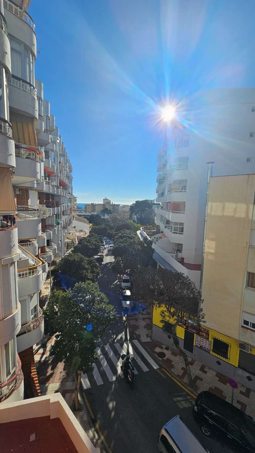 Apartamento con múltiples posibilidades en Torremolinos – Vistas al mar y a la montaña