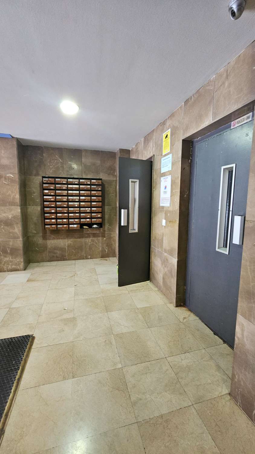 Apartamento con múltiples posibilidades en Torremolinos – Vistas al mar y a la montaña