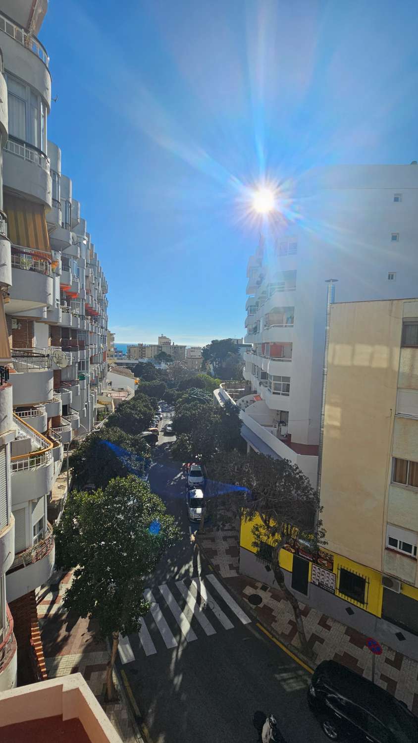 Apartamento con múltiples posibilidades en Torremolinos – Vistas al mar y a la montaña