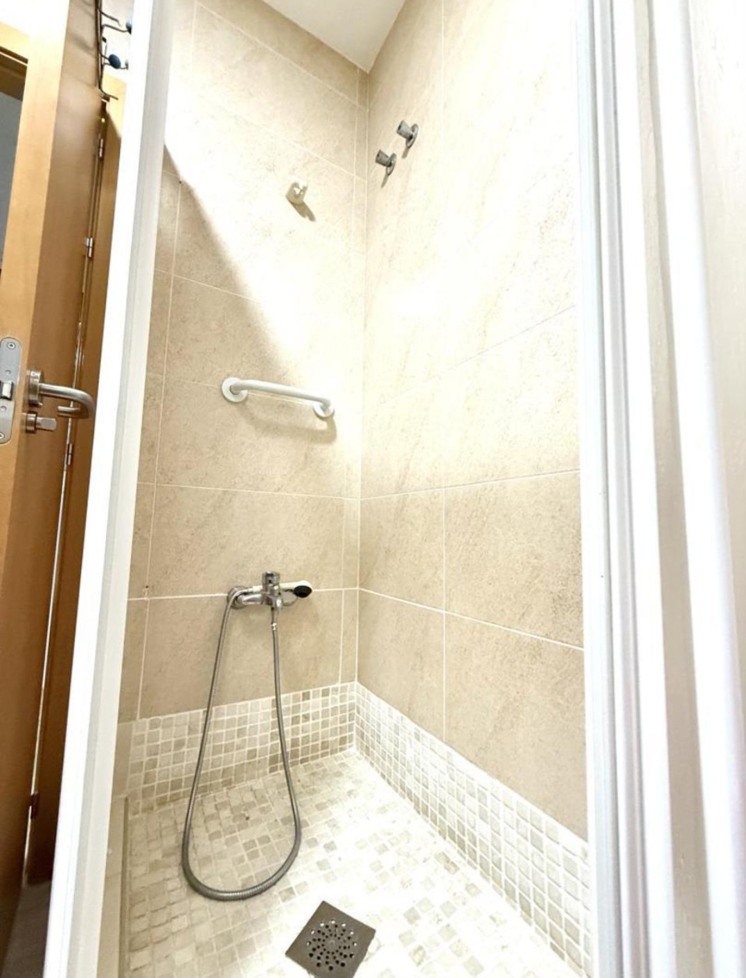 Luminoso dúplex con gran terraza y vistas despejadas en entorno tranquilo en Almogia