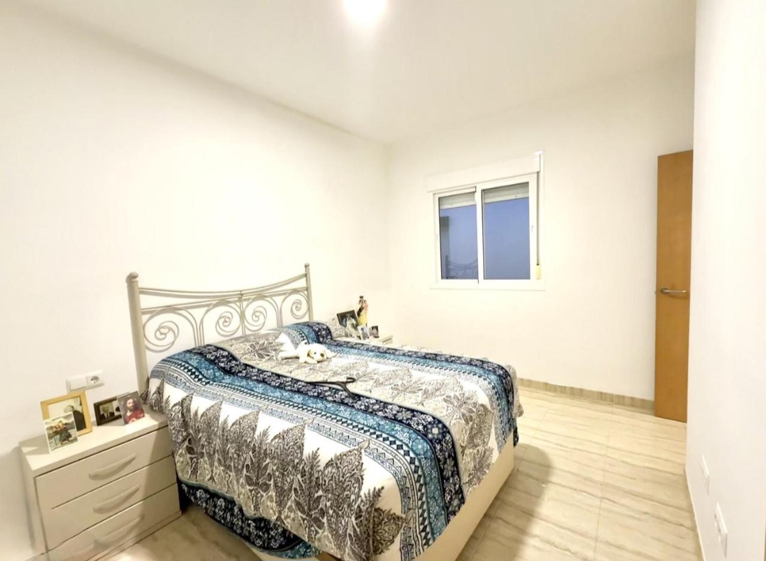 Luminoso dúplex con gran terraza y vistas despejadas en entorno tranquilo en Almogia