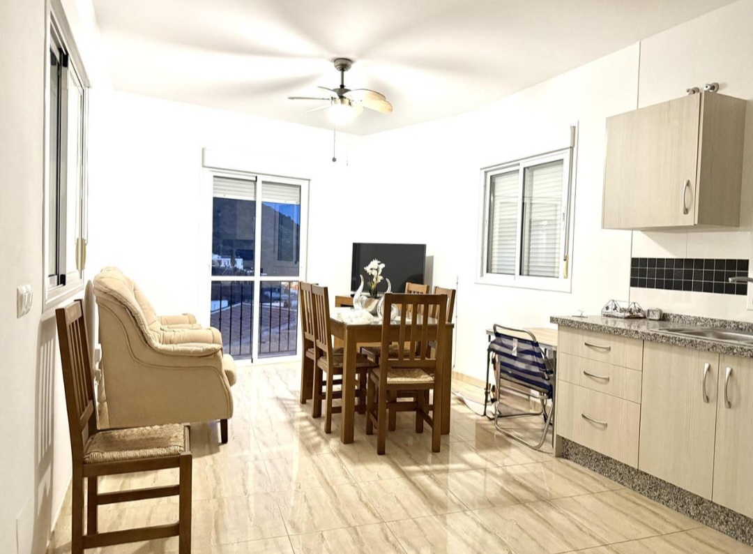 Luminoso dúplex con gran terraza y vistas despejadas en entorno tranquilo en Almogia