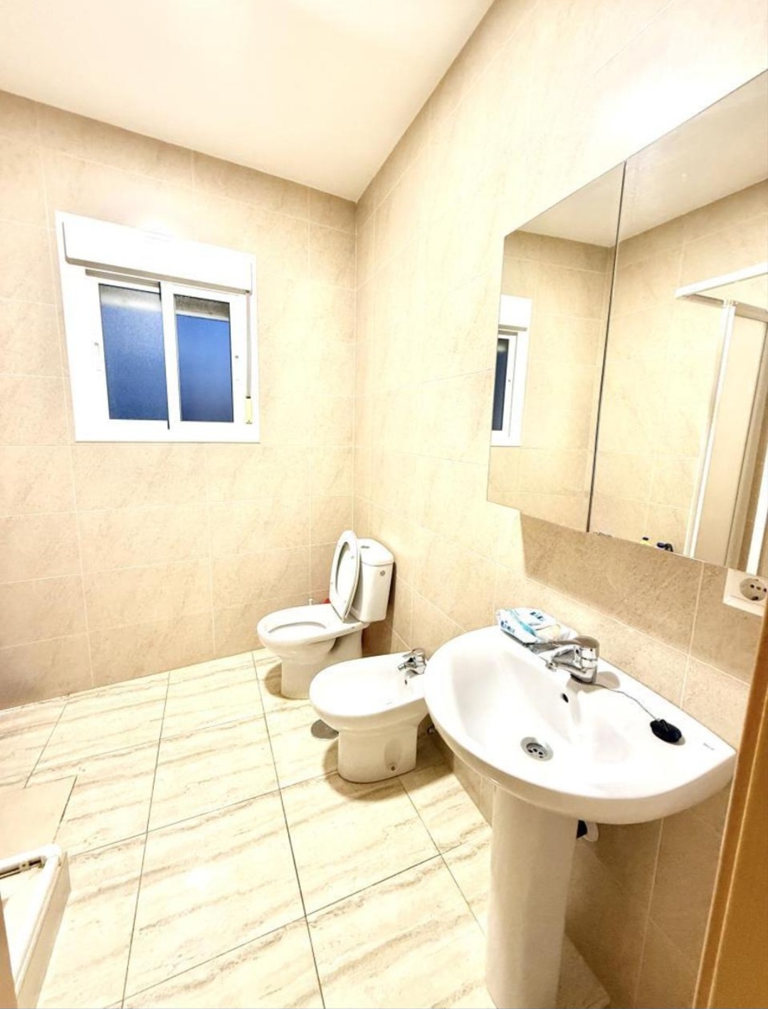 Luminoso dúplex con gran terraza y vistas despejadas en entorno tranquilo en Almogia