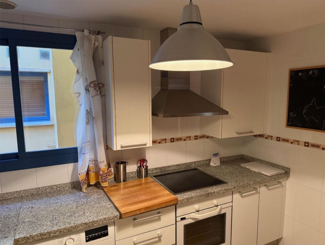 Magnífico piso en Torre del Mar con terraza, vistas despejadas y plaza de garaje