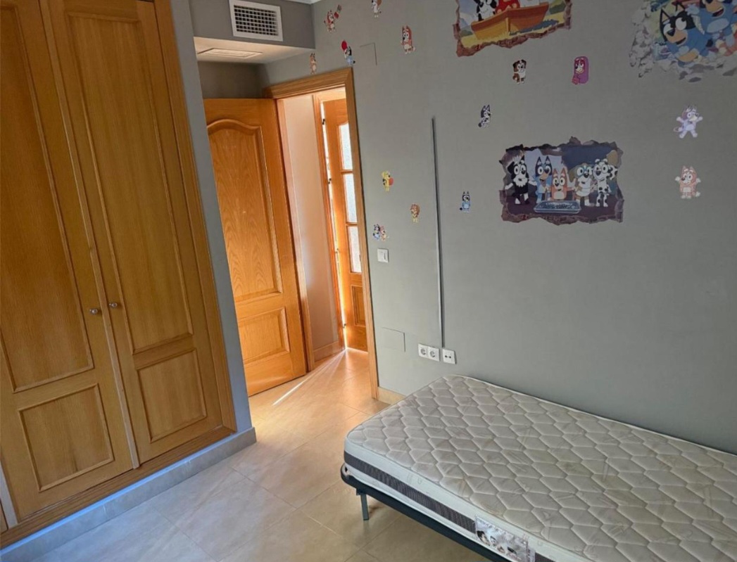 Magnífico piso en Torre del Mar con terraza, vistas despejadas y plaza de garaje