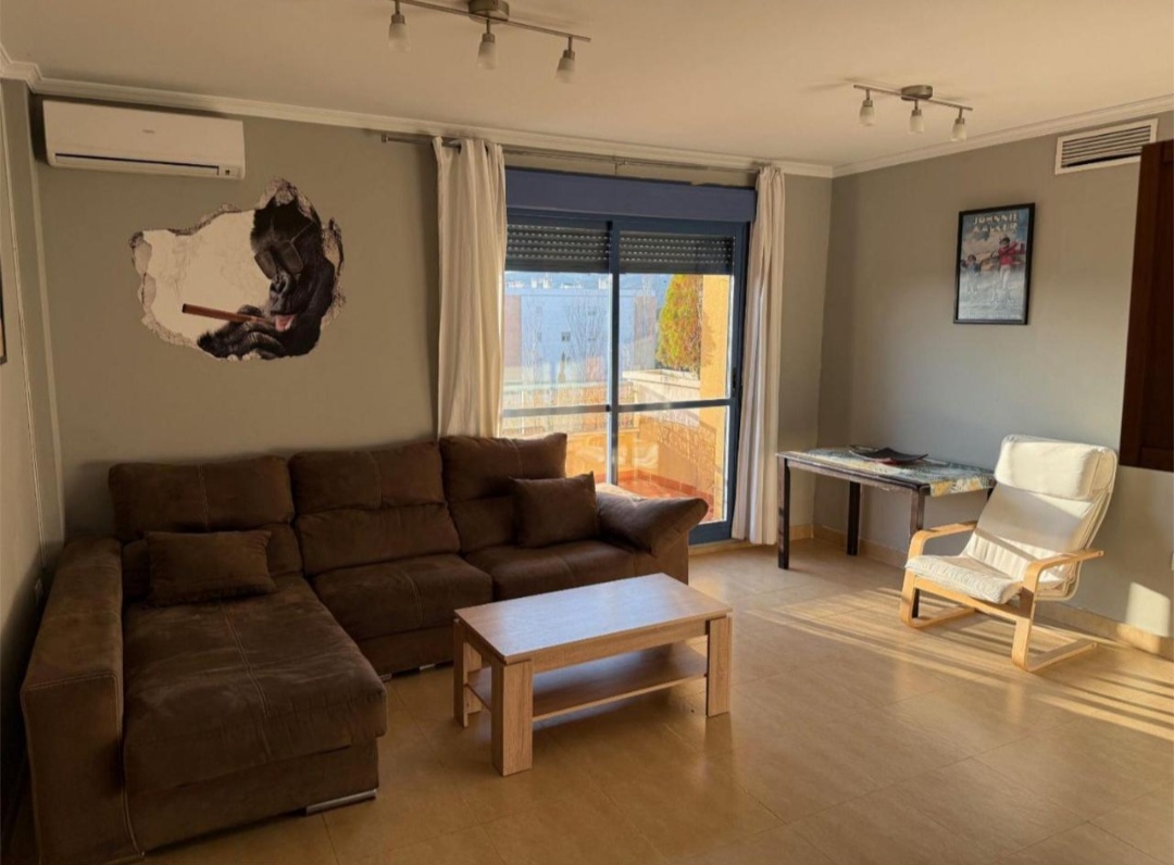 Magnífico piso en Torre del Mar con terraza, vistas despejadas y plaza de garaje