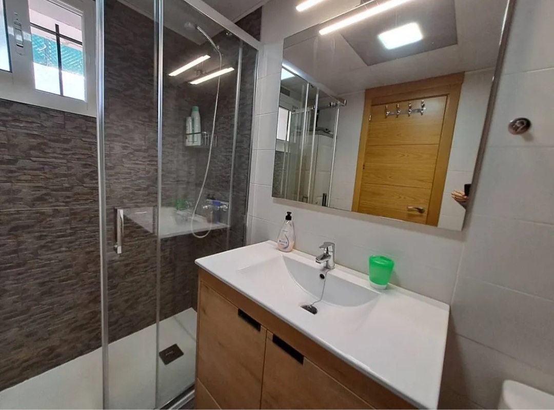 Encantador apartamento renovado en La Carihuela – Torremolinos, a pasos del mar