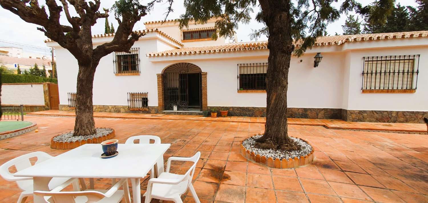 Magnífica villa independiente con piscina en Churriana (Málaga)