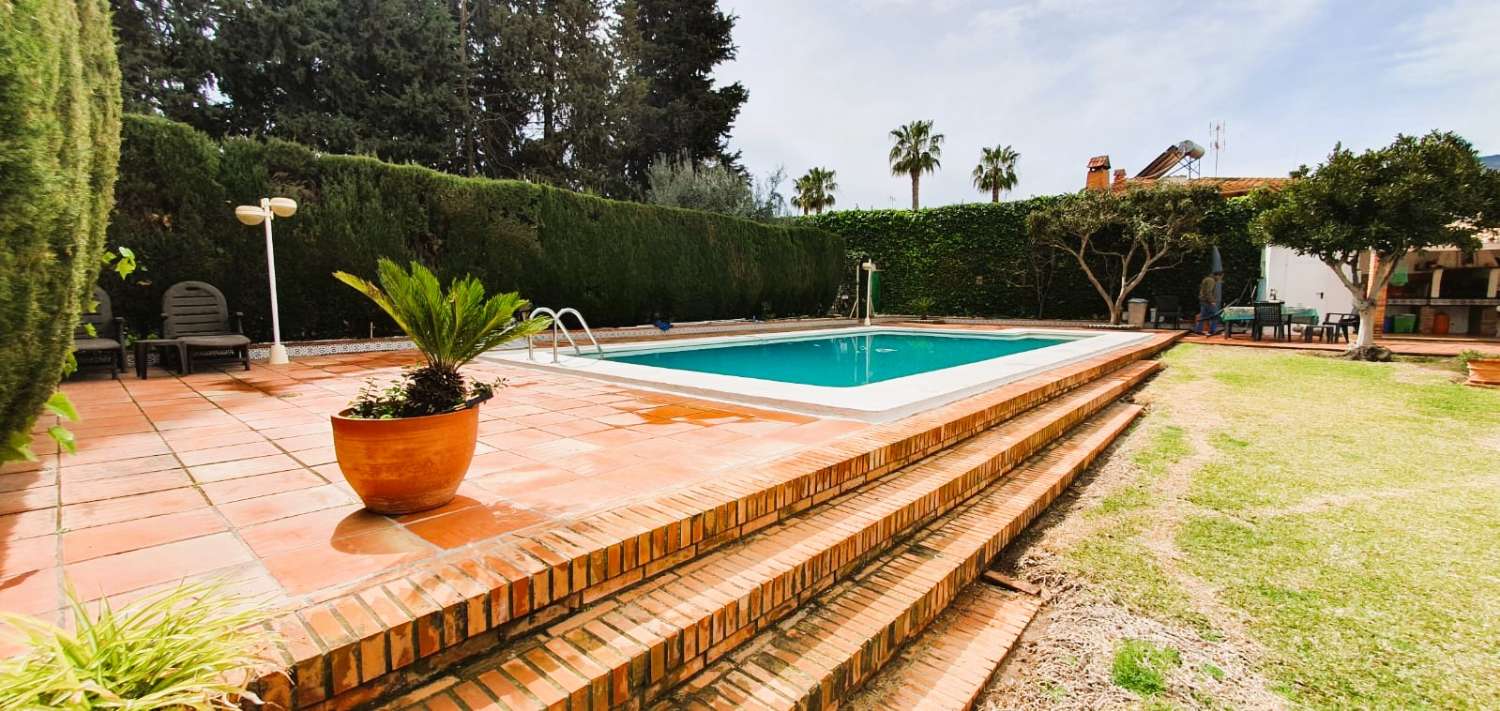 Magnífica villa independiente con piscina en Churriana (Málaga)