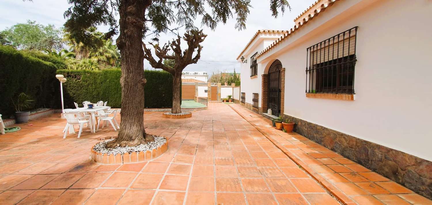 Magnífica villa independiente con piscina en Churriana (Málaga)