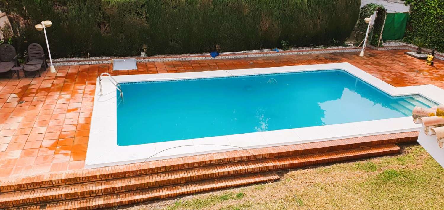 Magnífica villa independiente con piscina en Churriana (Málaga)