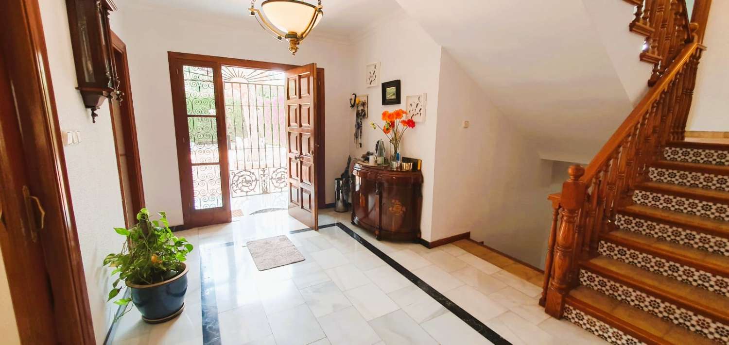 Magnífica villa independiente con piscina en Churriana (Málaga)