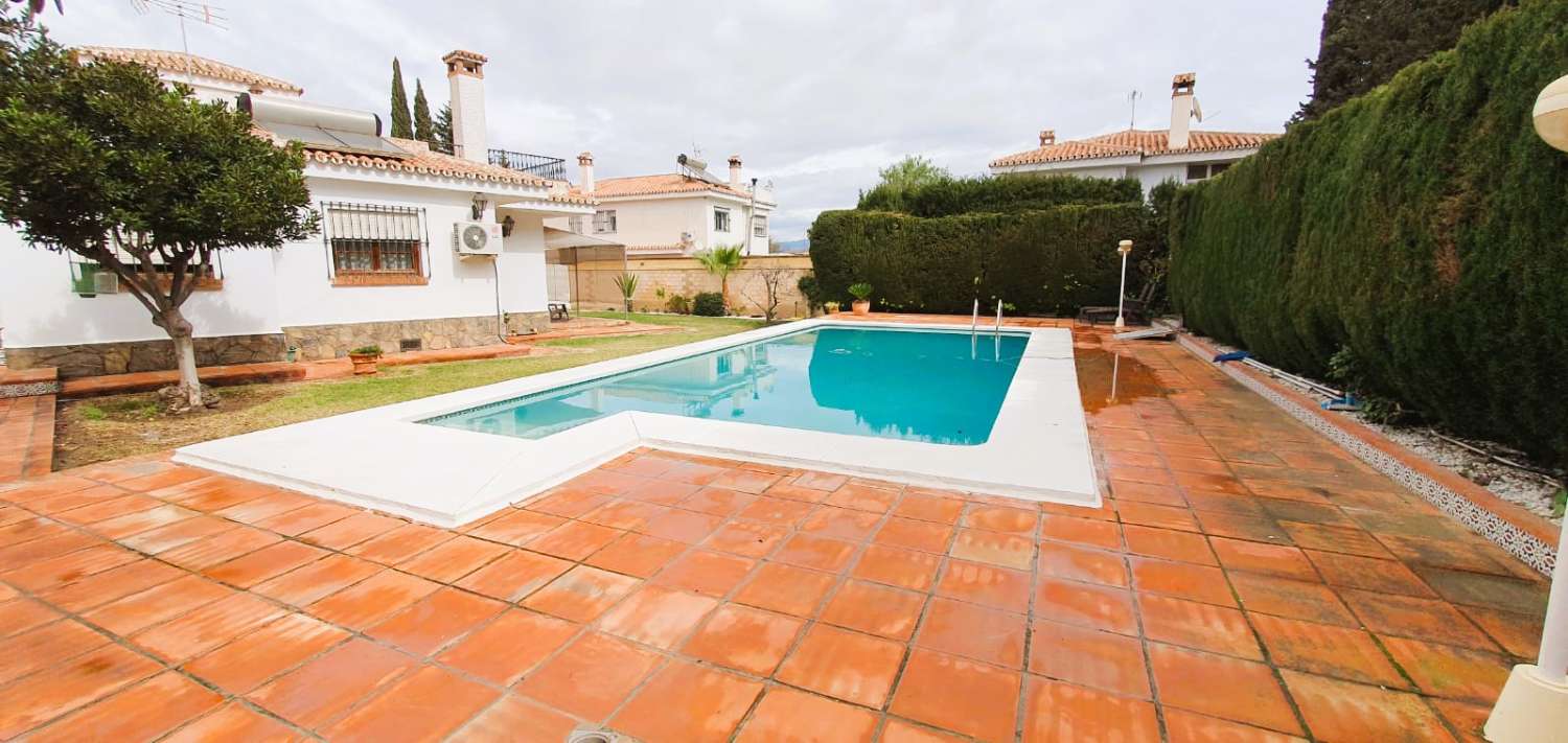 Magnífica villa independiente con piscina en Churriana (Málaga)
