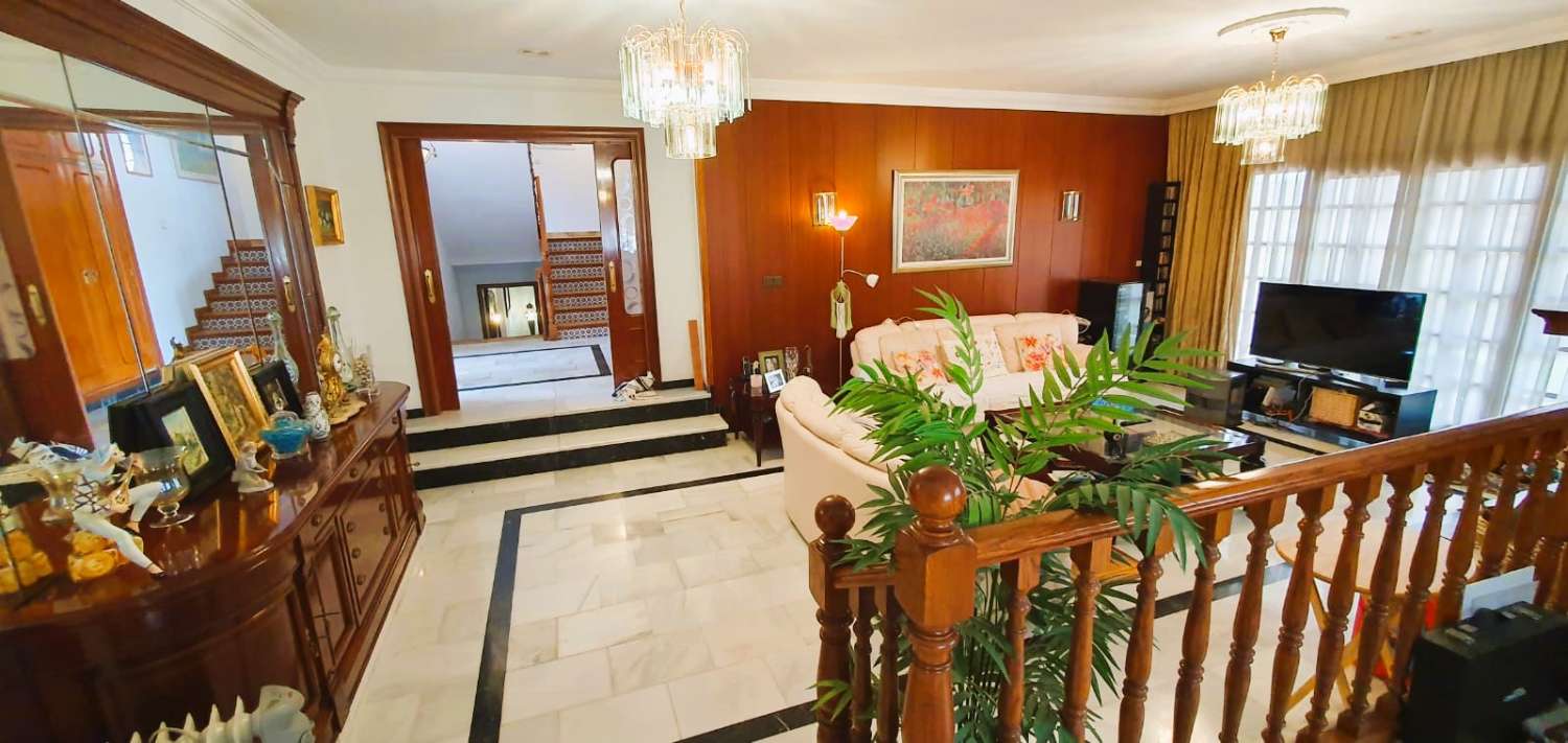 Magnífica villa independiente con piscina en Churriana (Málaga)