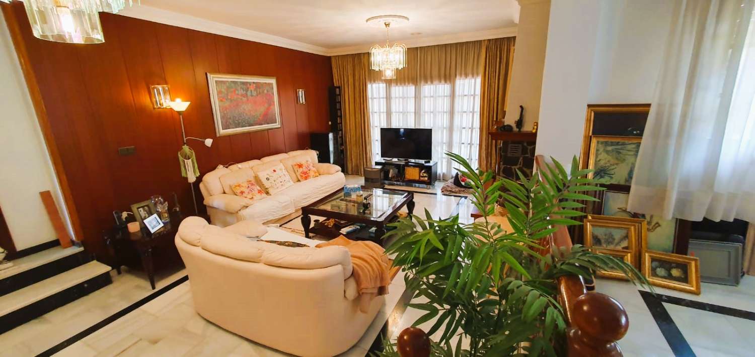 Magnífica villa independiente con piscina en Churriana (Málaga)