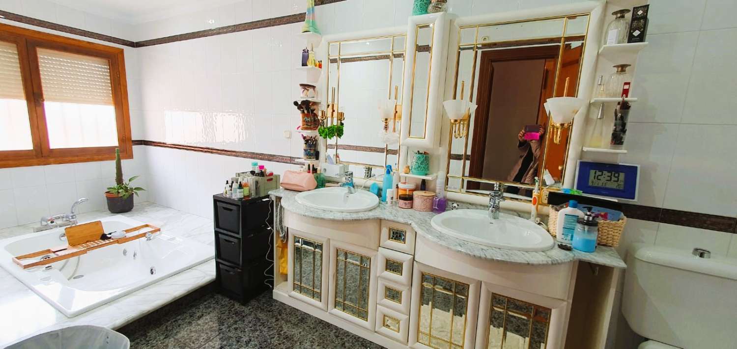 Magnífica villa independiente con piscina en Churriana (Málaga)