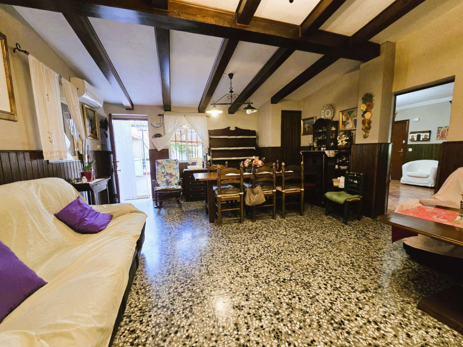 GRAN CASAMATA con estilo propio, muy bien ubicada en la zona urbana de El Romeral, Alhaurín de la Torre.