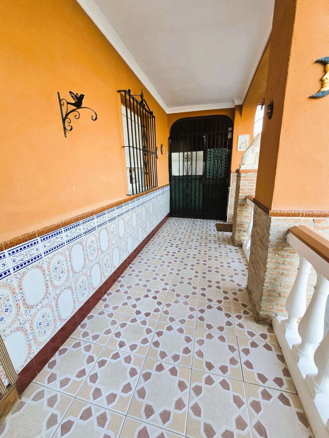 GRAN CASAMATA con estilo propio, muy bien ubicada en la zona urbana de El Romeral, Alhaurín de la Torre.