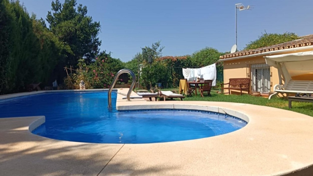 Exclusivo Chalet con Dos Viviendas Independientes en Alhaurín el Grande