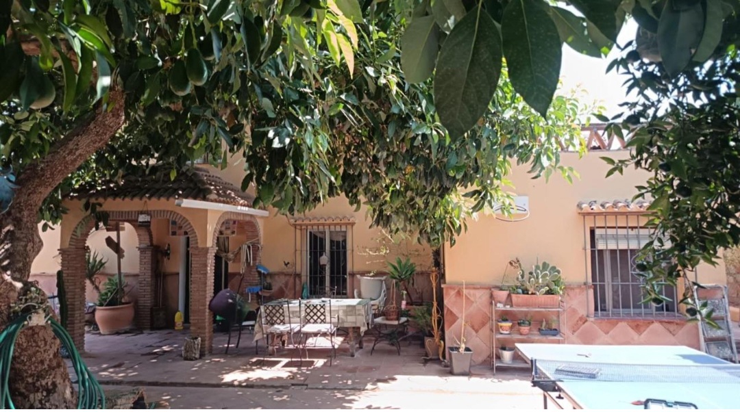 Exclusivo Chalet con Dos Viviendas Independientes en Alhaurín el Grande