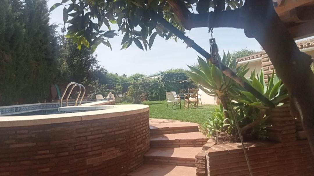 Exclusivo Chalet con Dos Viviendas Independientes en Alhaurín el Grande