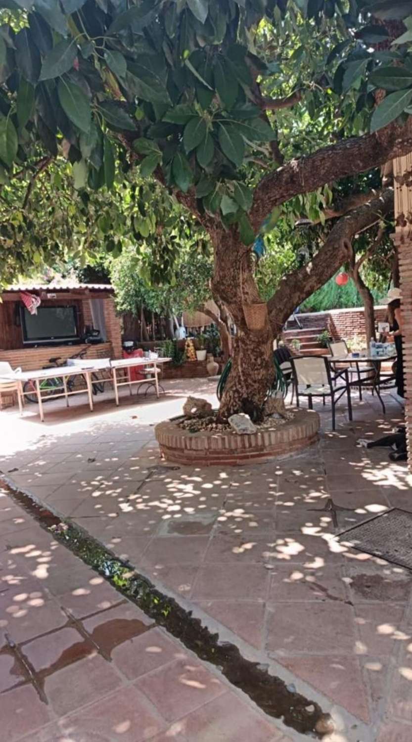 Exclusivo Chalet con Dos Viviendas Independientes en Alhaurín el Grande