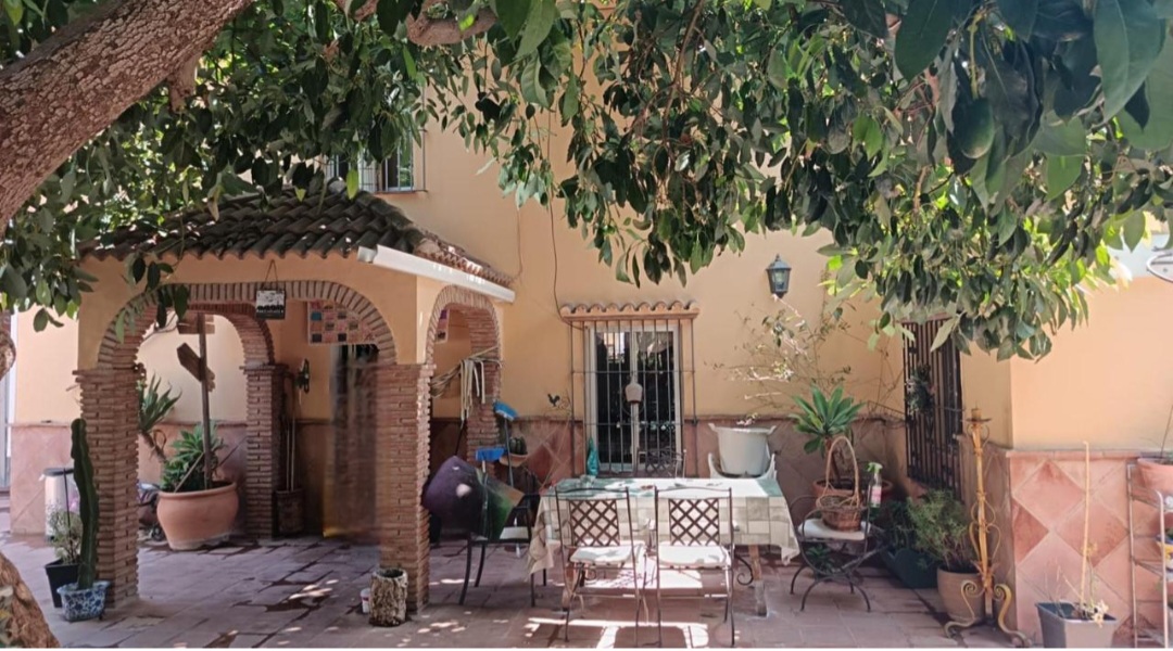 Exclusivo Chalet con Dos Viviendas Independientes en Alhaurín el Grande