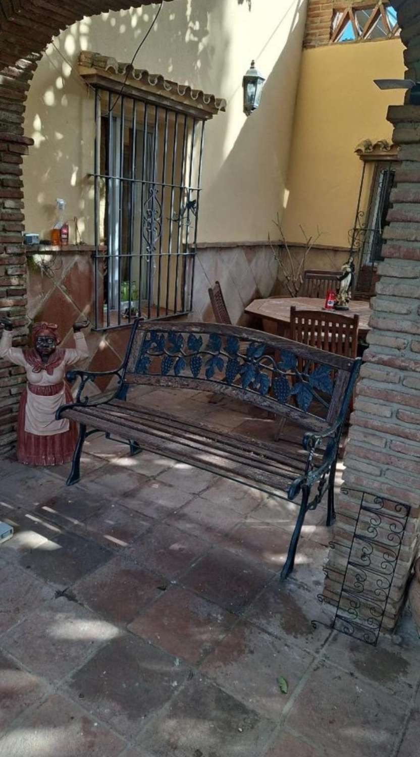 Exclusivo Chalet con Dos Viviendas Independientes en Alhaurín el Grande