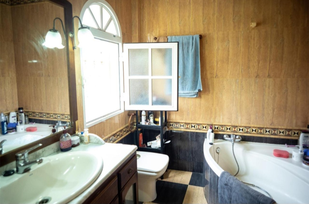 Exclusiva vivienda con piscina en ubicación estratégica en Churriana