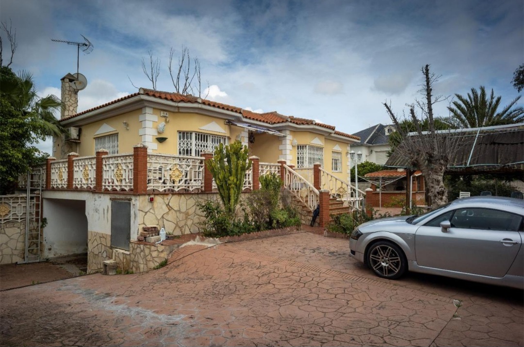 Exclusiva vivienda con piscina en ubicación estratégica en Churriana