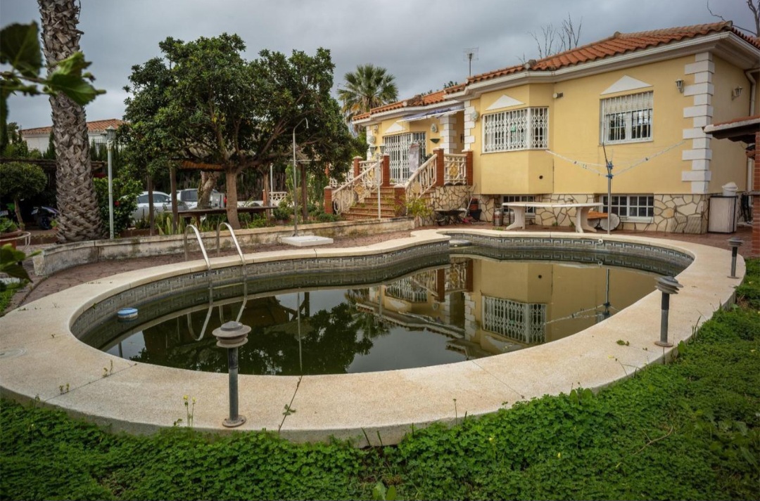 Exclusiva vivienda con piscina en ubicación estratégica en Churriana