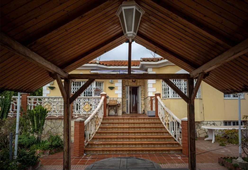 Exclusiva vivienda con piscina en ubicación estratégica en Churriana