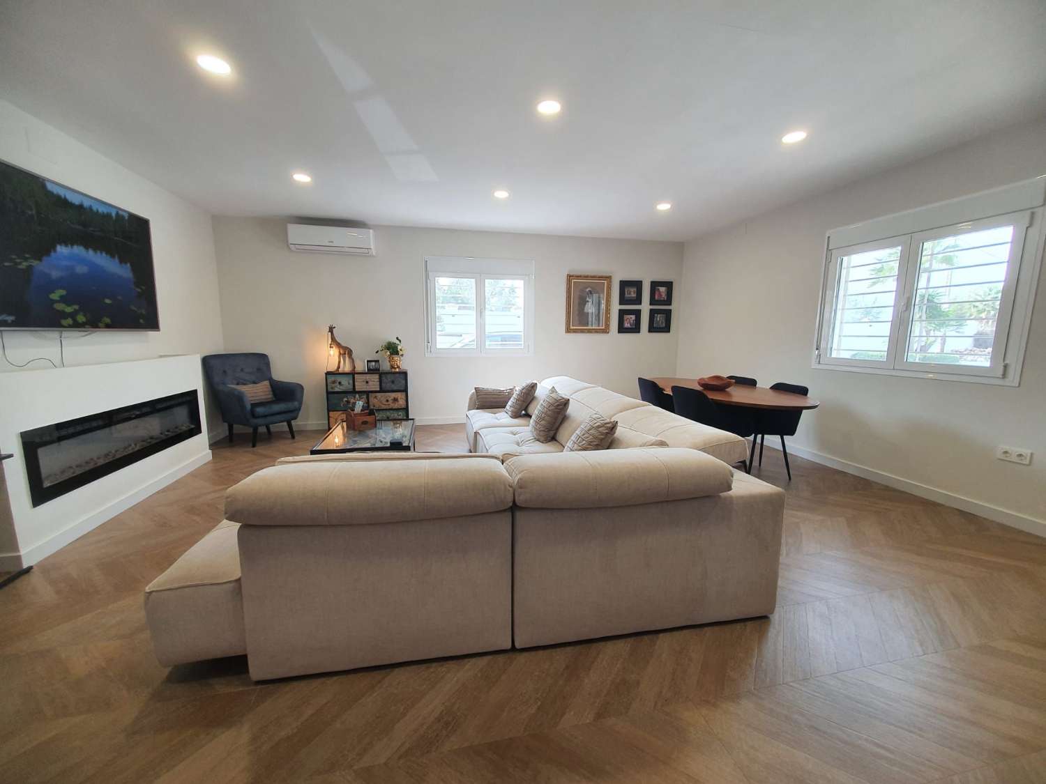 Magnífica villa independiente en venta.