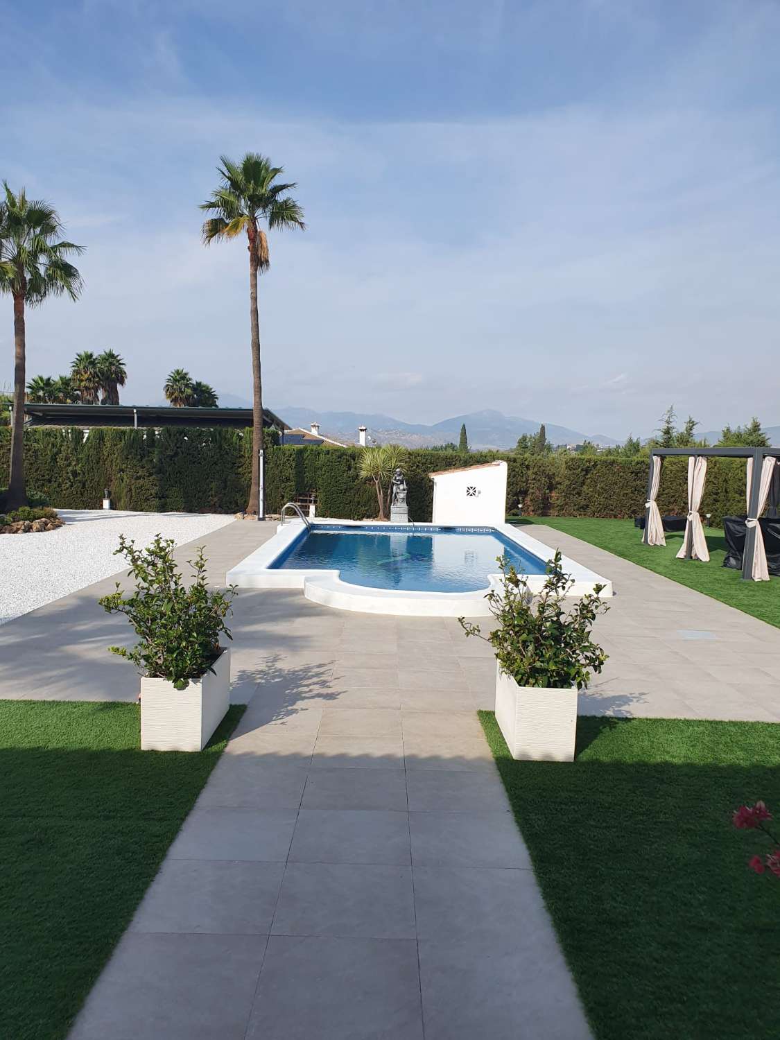 Magnífica villa independiente en venta.