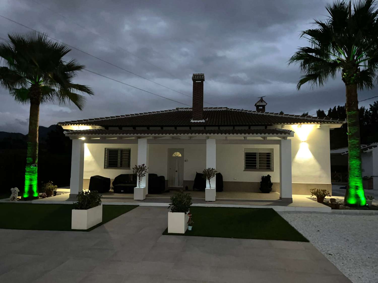 Magnífica villa independiente en venta.